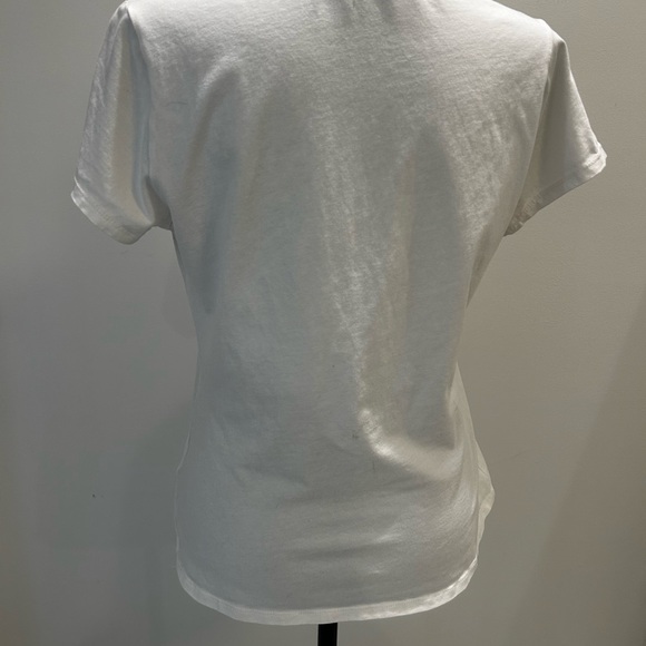 GUESS Cerise Tee T-Shirt 1/3 V Neck with Golden Snaps Size XL but fits small - Picture 4 of 5